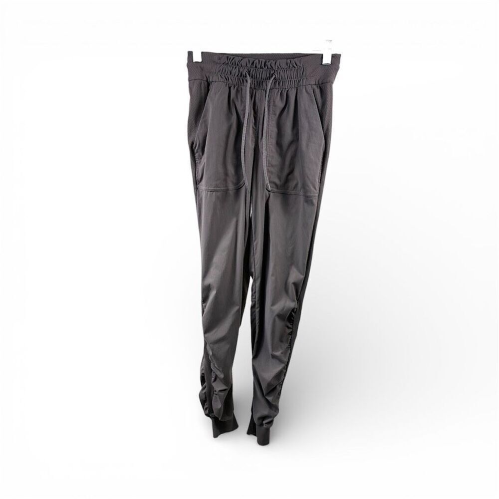 Lululemon Dance Studio Joggers in Graphite Gray Size 4